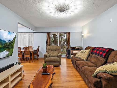 3554 Tillicum Rd, Saanich, BC - Indoor Photo Showing Living Room