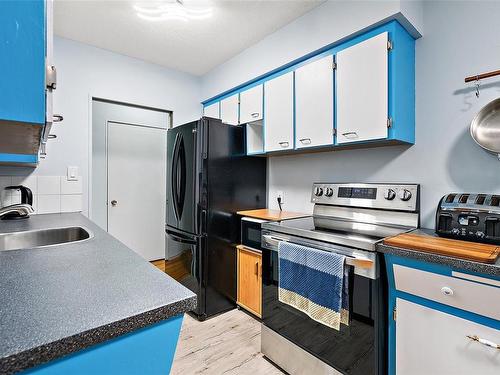 3554 Tillicum Rd, Saanich, BC - Indoor Photo Showing Kitchen