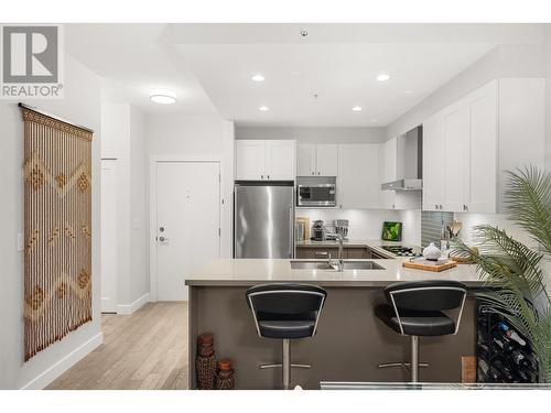 501 3399 Noel Drive, Burnaby, BC - Indoor Photo Showing Kitchen With Stainless Steel Kitchen With Double Sink With Upgraded Kitchen