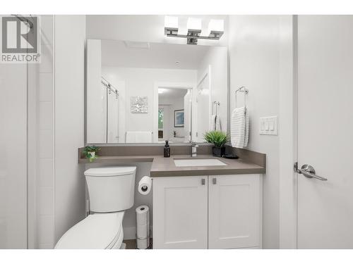 501 3399 Noel Drive, Burnaby, BC - Indoor Photo Showing Bathroom