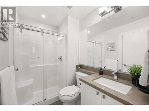 501 3399 Noel Drive, Burnaby, BC - Indoor Photo Showing Bathroom