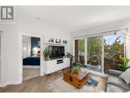 501 3399 Noel Drive, Burnaby, BC - Indoor Photo Showing Living Room