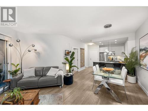 501 3399 Noel Drive, Burnaby, BC - Indoor Photo Showing Living Room