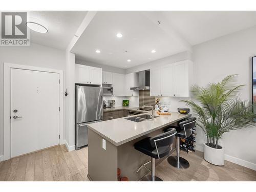 501 3399 Noel Drive, Burnaby, BC - Indoor Photo Showing Kitchen With Stainless Steel Kitchen With Double Sink