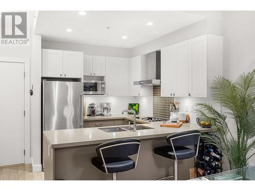 501 3399 Noel Drive, Burnaby, BC - Indoor Photo Showing Kitchen With Stainless Steel Kitchen With Double Sink With Upgraded Kitchen