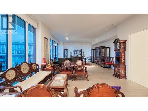 671 438 W King Edward Avenue, Vancouver, BC - Indoor Photo Showing Living Room