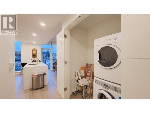 671 438 W King Edward Avenue, Vancouver, BC - Indoor Photo Showing Laundry Room