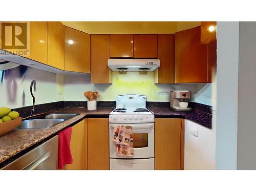 2007 1189 Howe Street, Vancouver, BC - Indoor Photo Showing Kitchen With Double Sink