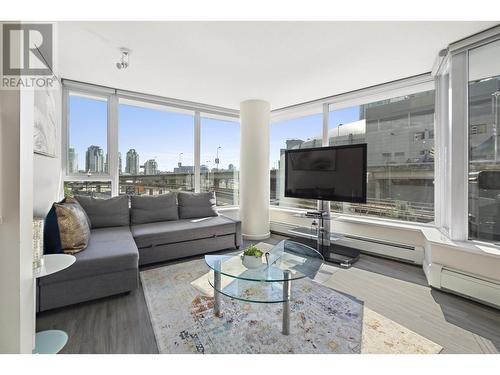 305 689 Abbott Street, Vancouver, BC - Indoor Photo Showing Living Room