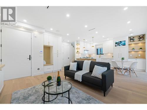 2 3260 Graveley Street, Vancouver, BC - Indoor Photo Showing Living Room