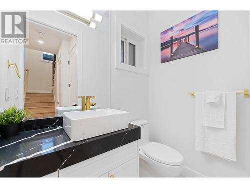 2 3260 Graveley Street, Vancouver, BC - Indoor Photo Showing Bathroom