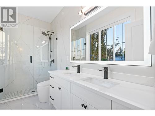 2 3260 Graveley Street, Vancouver, BC - Indoor Photo Showing Bathroom