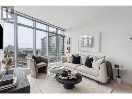 2108 1028 Barclay Street, Vancouver, BC - Indoor Photo Showing Living Room