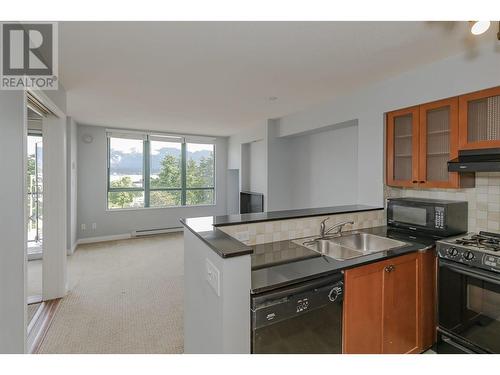 604 55 Alexander Street, Vancouver, BC - Indoor Photo Showing Kitchen With Double Sink