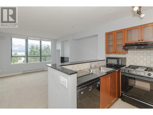 604 55 Alexander Street, Vancouver, BC - Indoor Photo Showing Kitchen With Double Sink