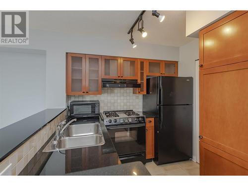 604 55 Alexander Street, Vancouver, BC - Indoor Photo Showing Kitchen With Double Sink