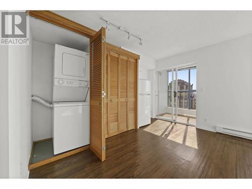 1907 1238 Seymour Street, Vancouver, BC - Indoor Photo Showing Laundry Room