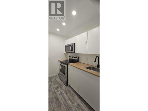 2957 Britannia Crescent, Port Coquitlam, BC - Indoor Photo Showing Kitchen