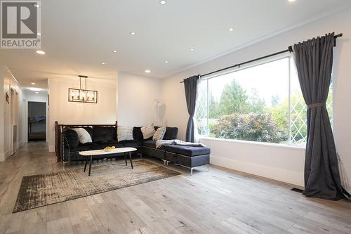 2293 Berkley Avenue, North Vancouver, BC - Indoor Photo Showing Living Room