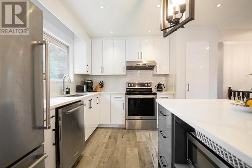 2293 Berkley Avenue, North Vancouver, BC - Indoor Photo Showing Kitchen With Upgraded Kitchen