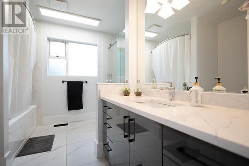 2293 Berkley Avenue, North Vancouver, BC - Indoor Photo Showing Bathroom