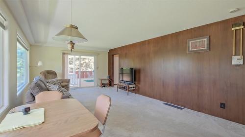 3145 Hall Road, Kelowna, BC - Indoor Photo Showing Dining Room