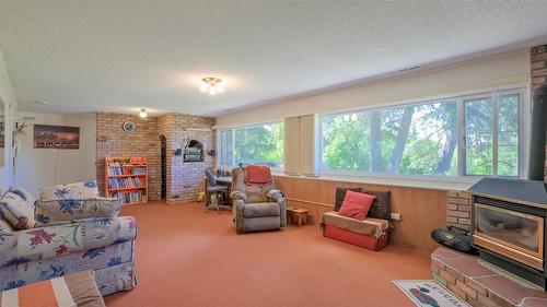 3145 Hall Road, Kelowna, BC - Indoor Photo Showing Living Room With Fireplace