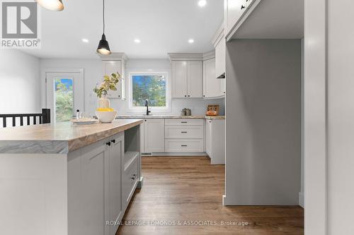 7 Mapleview Court E, Whitewater Region, ON - Indoor Photo Showing Kitchen