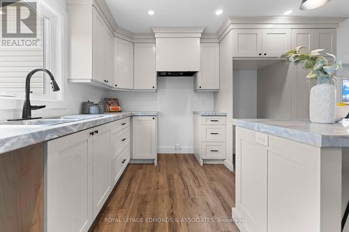 7 Mapleview Court E, Whitewater Region, ON - Indoor Photo Showing Kitchen With Double Sink