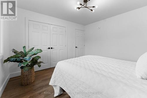 7 Mapleview Court E, Whitewater Region, ON - Indoor Photo Showing Bedroom