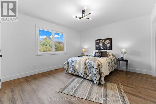 7 Mapleview Court E, Whitewater Region, ON - Indoor Photo Showing Bedroom