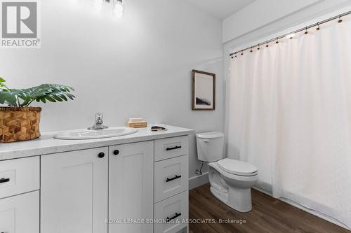 7 Mapleview Court E, Whitewater Region, ON - Indoor Photo Showing Bathroom