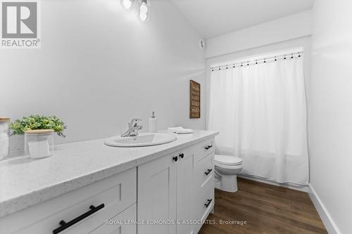 7 Mapleview Court E, Whitewater Region, ON - Indoor Photo Showing Bathroom