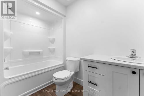 7 Mapleview Court E, Whitewater Region, ON - Indoor Photo Showing Bathroom