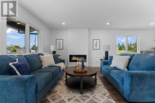 7 Mapleview Court E, Whitewater Region, ON - Indoor Photo Showing Living Room With Fireplace