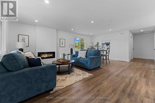 7 Mapleview Court E, Whitewater Region, ON - Indoor Photo Showing Living Room With Fireplace