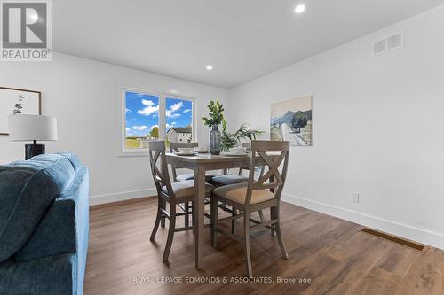 7 Mapleview Court E, Whitewater Region, ON - Indoor Photo Showing Dining Room