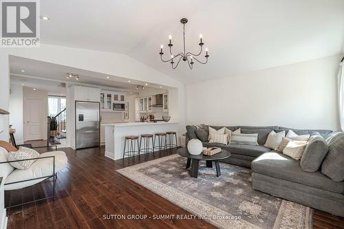 8282 Kipling Avenue, Vaughan, ON - Indoor Photo Showing Living Room