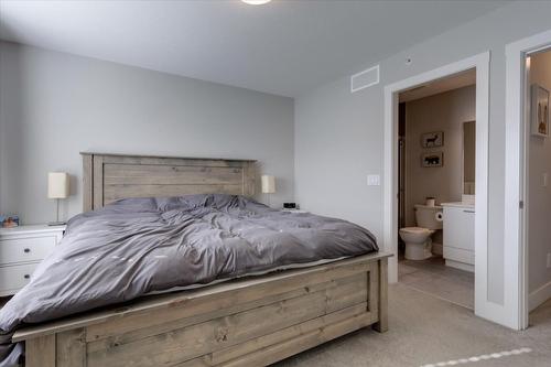 32-13098 Shoreline Way, Lake Country, BC - Indoor Photo Showing Bedroom