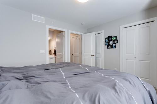 32-13098 Shoreline Way, Lake Country, BC - Indoor Photo Showing Bedroom