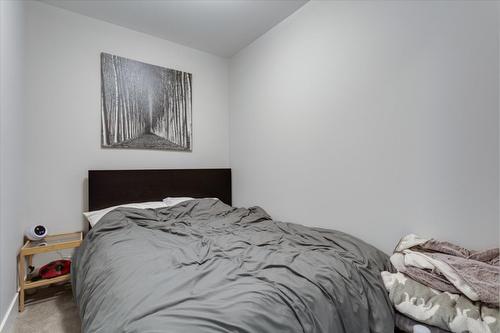 32-13098 Shoreline Way, Lake Country, BC - Indoor Photo Showing Bedroom