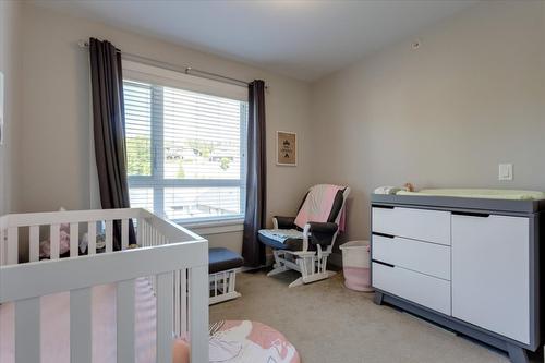 32-13098 Shoreline Way, Lake Country, BC - Indoor Photo Showing Bedroom