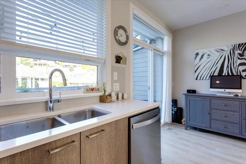 32-13098 Shoreline Way, Lake Country, BC - Indoor Photo Showing Kitchen With Double Sink