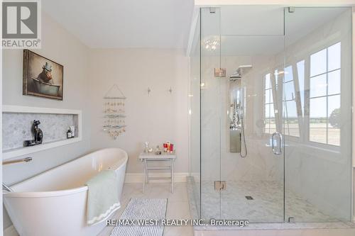 7 Stewart Crescent, Essa, ON - Indoor Photo Showing Bathroom