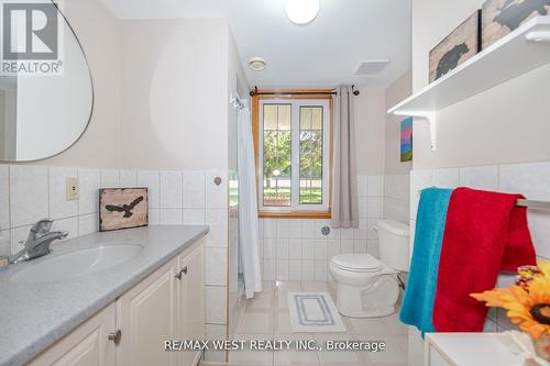 7 Stewart Crescent, Essa, ON - Indoor Photo Showing Bathroom