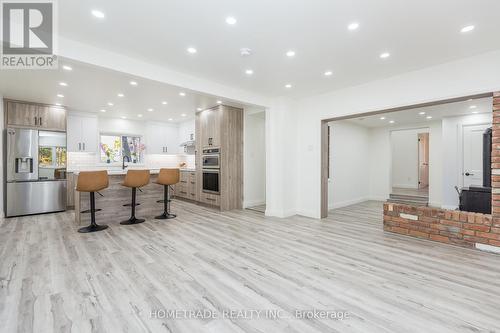 29 North Street N, Barrie, ON - Indoor Photo Showing Kitchen With Upgraded Kitchen