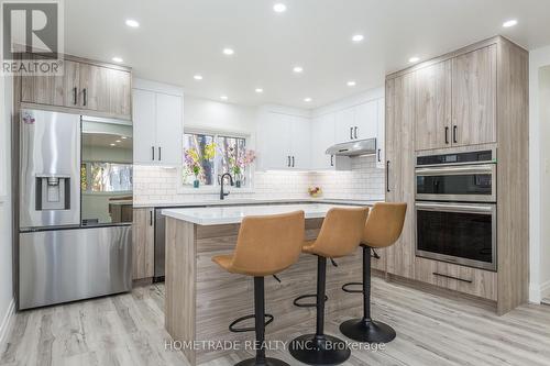 29 North Street N, Barrie, ON - Indoor Photo Showing Kitchen With Upgraded Kitchen