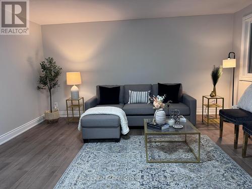 7010 Dunn Street, Niagara Falls, ON - Indoor Photo Showing Living Room