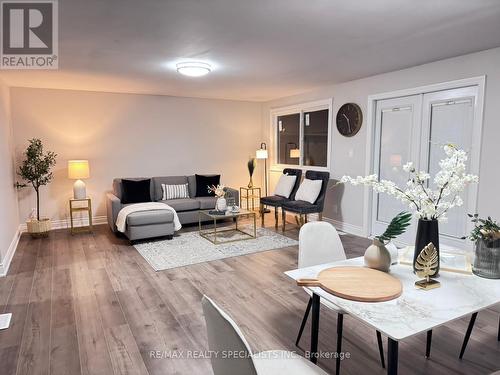 7010 Dunn Street, Niagara Falls, ON - Indoor Photo Showing Living Room