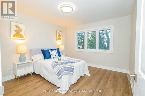 7010 Dunn Street, Niagara Falls, ON - Indoor Photo Showing Bedroom